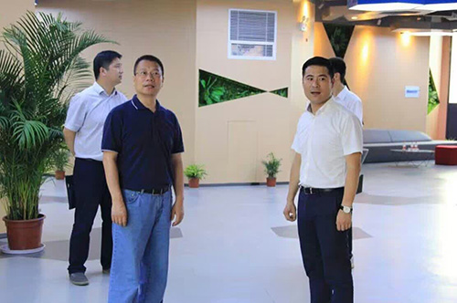 20160818拱墅区委常委、组织部李炜莅临杭州新葡萄8883官网AMG总部调研指导 (3).jpg